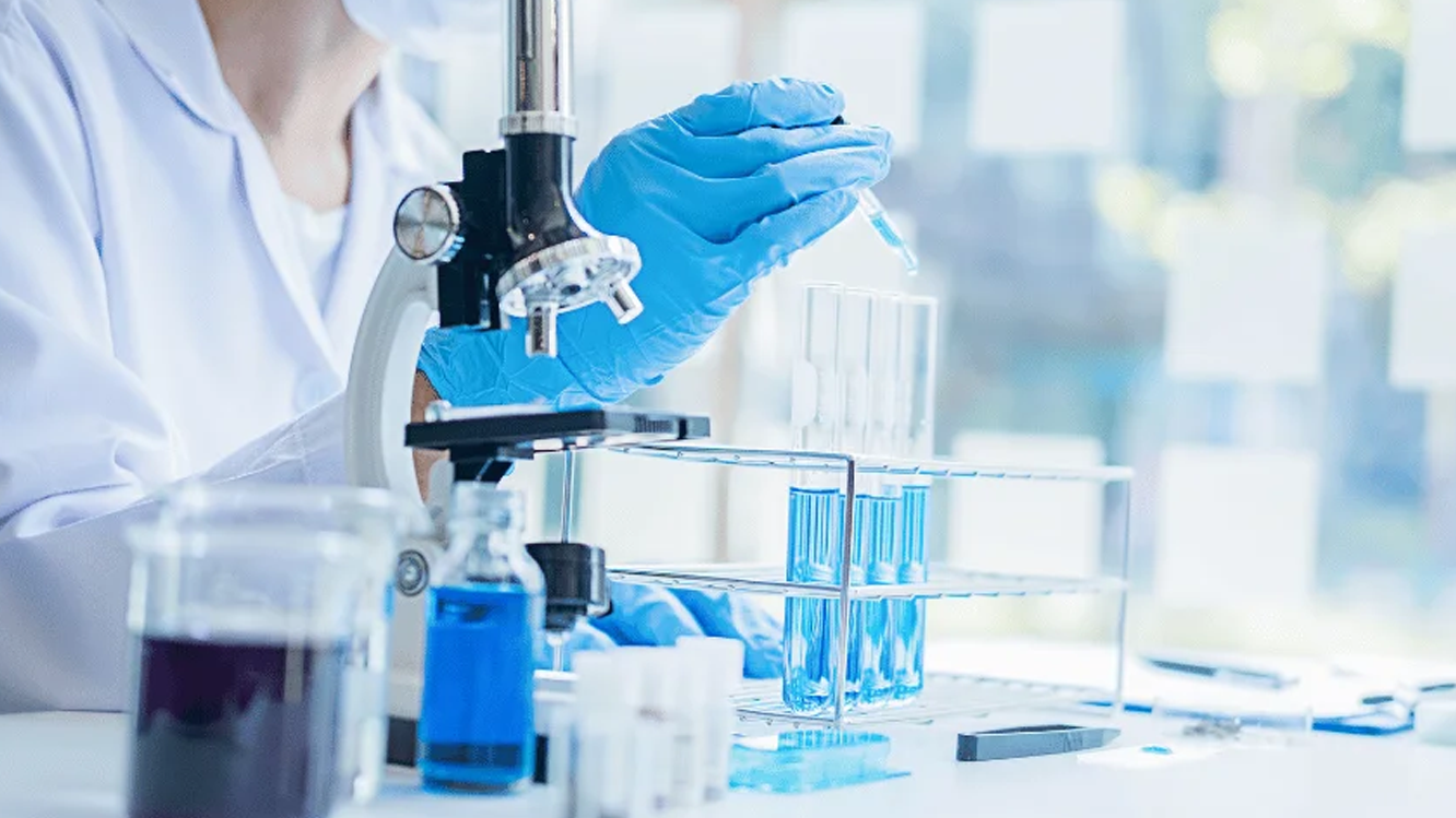 Laborator farmaceutik dhe mostra klinike